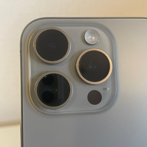 iPhone15 Pro ナチュラルチタニウム 256GB 電池残量78%