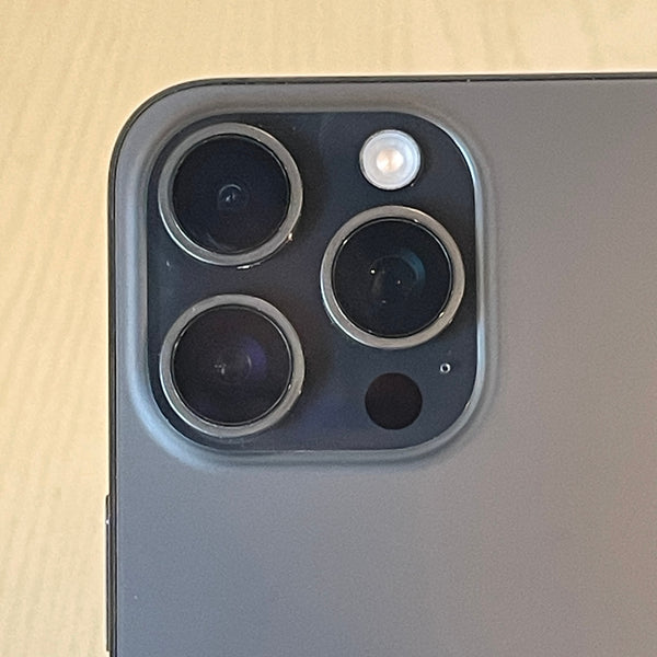 iPhone15 Pro Max ブラックチタニウム 512GB 電池残量84%