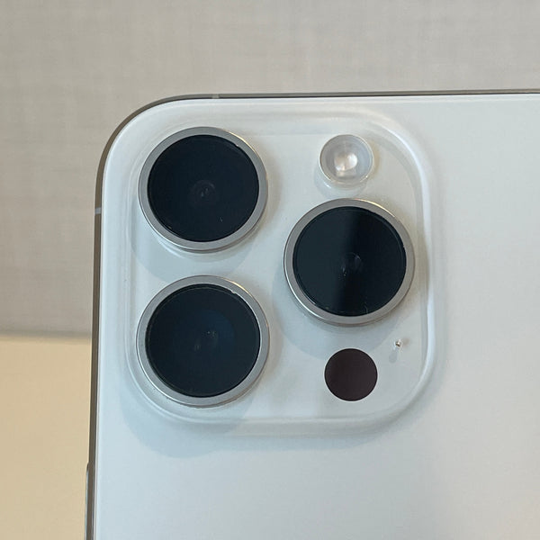 iPhone15 Pro ホワイトチタニウム 128GB 電池残量88%