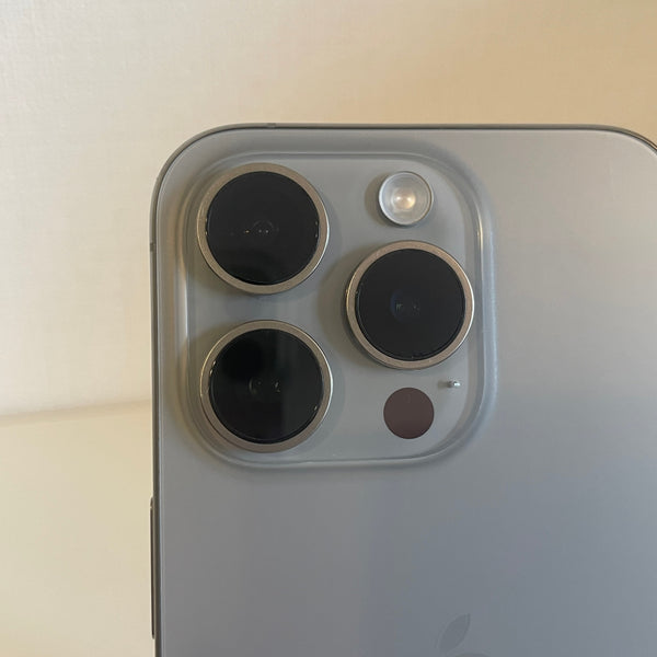iPhone15 Pro ナチュラルチタニウム 256GB 電池残量79%