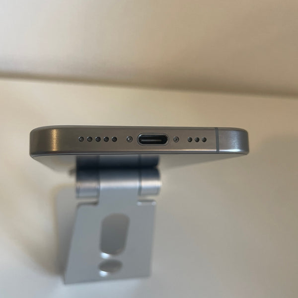 iPhone15 Pro ナチュラルチタニウム 256GB 電池残量78%