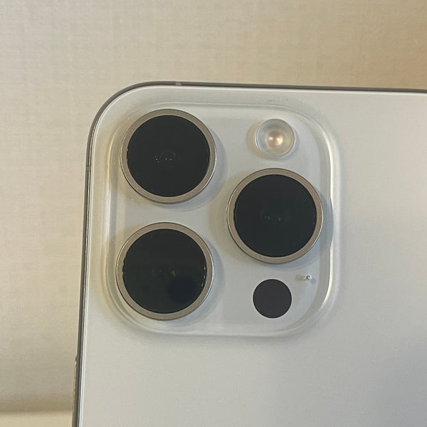 iPhone15 Pro ホワイトチタニウム 128GB 電池残量85%